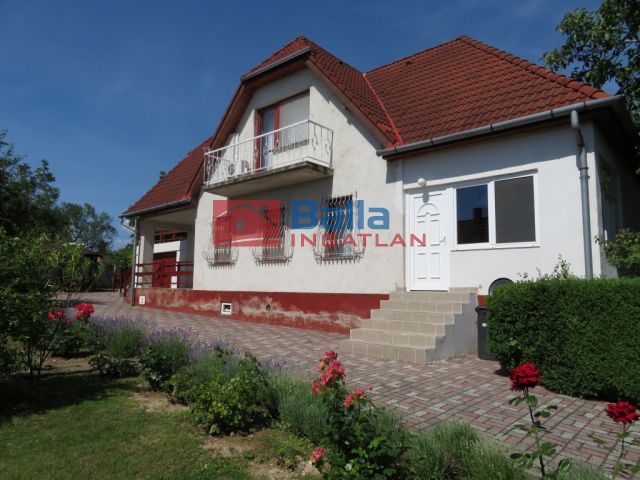 Balatonfűzfő - Kertvárosias utca:  156 m²-es családi ház   (118'000'000 ,- Ft)
