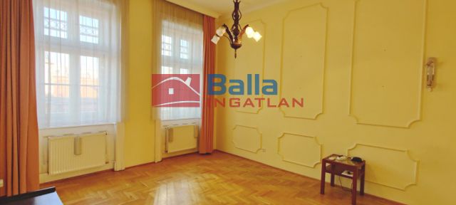 V. Kerület (Belváros) - Belgrád rakpart:  69 m²-es társasházi lakás   (94'900'000 ,- Ft)