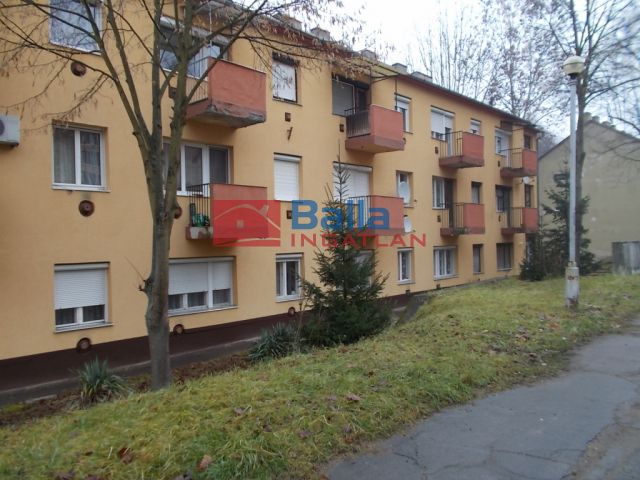 Ózd - Géza utca:  47 m²-es társasházi lakás   (6'900'000 ,- Ft)