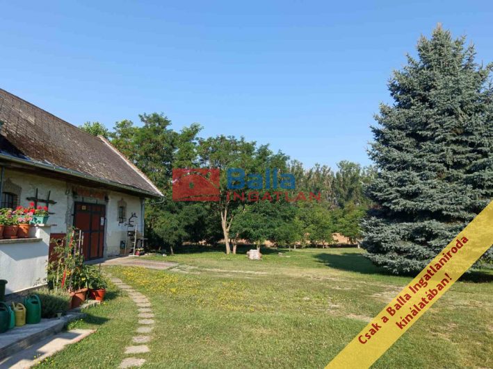 Áporka - Petőfi utca:  160 m&sup2;-es családi ház   (160'000'000 ,- Ft)