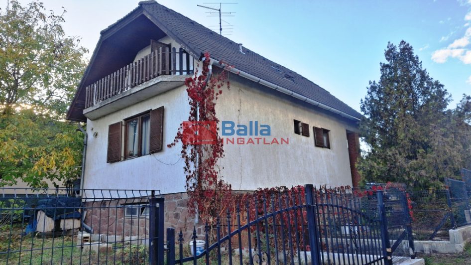 Eladó 120 m²-escsaládi ház Balatonalmádi, Saroktelek: 132'000'000 Ft