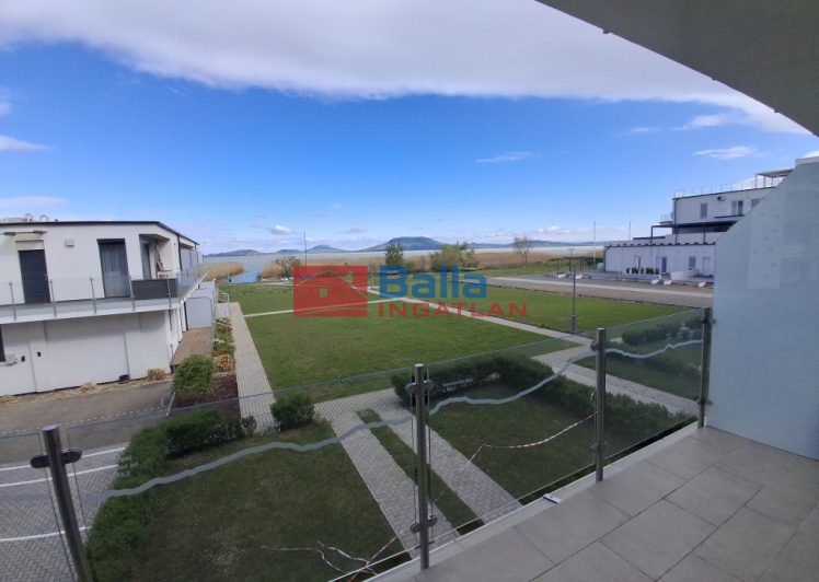 Eladó 49 m²-estársasházi lakás Balatonfenyves, Vízpart: 113'900'000 Ft