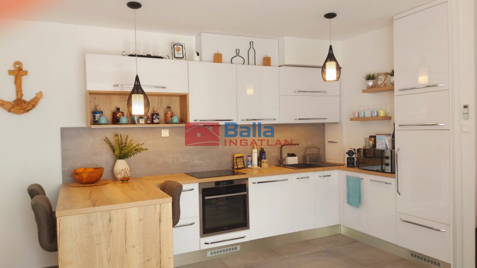 Balatonföldvár - Helka utca:  57 m&sup2;-es társasházi lakás   (125'000'000 ,- Ft)