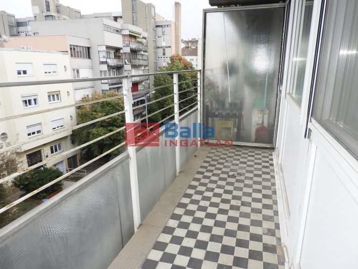 II. kerület (Viziváros) - Fazekas utca:  63 m&sup2;-es társasházi lakás   (220'000 ,- Ft)