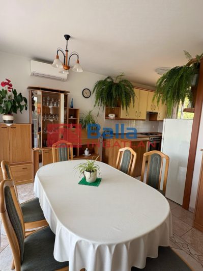 Kiadó 240 m²-escsaládi ház III. Kerület (Rókahegy) , Péterhegyi dűlő: 950'000 Ft