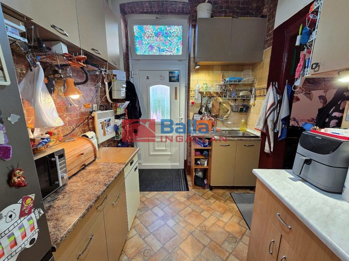 IV. Kerület (Újpest) - Deák Ferenc utca:  38 m&sup2;-es társasházi lakás   (43'900'000 ,- Ft)