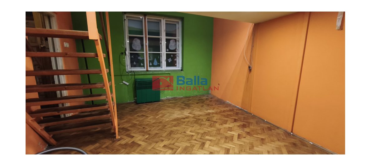 IV. Kerület (Újpest-kertváros) - Deák Ferenc utca:  30 m&sup2;-es társasházi lakás   (35'500'000 ,- Ft)