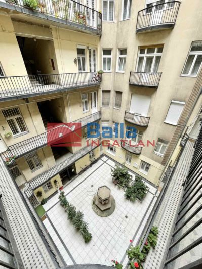 Eladó 61 m²-estársasházi lakás V. Kerület (Belváros) , Azonnal költözhető belvárosi ingatlan V.ker.egyik legjobb utcájában !: 98'900'000 Ft