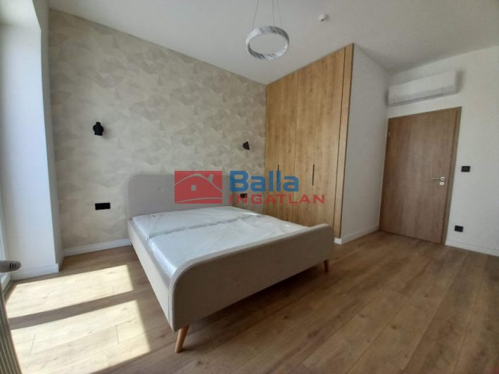 V. Kerület (Belváros) - Károly körút:  84 m&sup2;-es társasházi lakás   (550'000 ,- Ft)