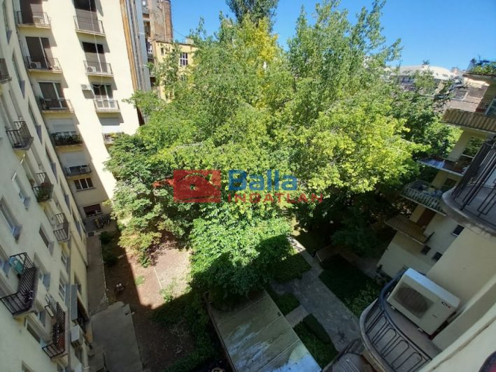 V. Kerület (Belváros) - Károly körút:  84 m&sup2;-es társasházi lakás   (550'000 ,- Ft)