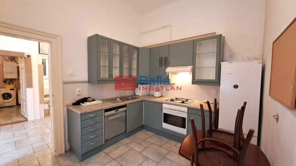 V. Kerület (Belváros) - Váci utca:  86 m&sup2;-es társasházi lakás   (179'000'000 ,- Ft)