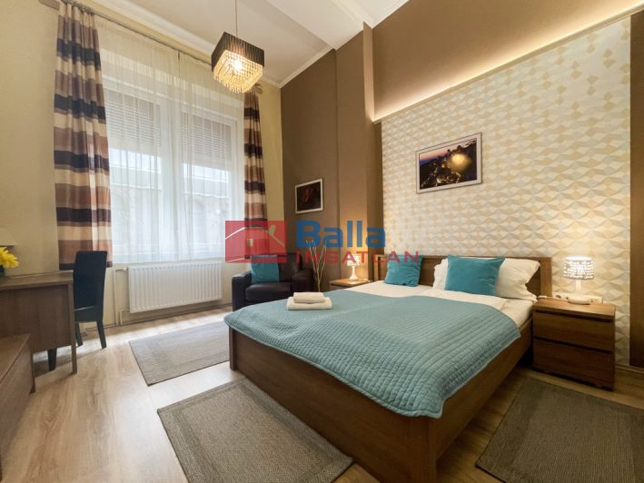 V. Kerület (Belváros) - Veres Pálné utca:  105 m&sup2;-es társasházi lakás   (215'000'000 ,- Ft)