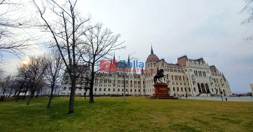 V. Kerület (Lipótváros) - Báthory utca:  78 m&sup2;-es társasházi lakás   (437'000 ,- Ft)