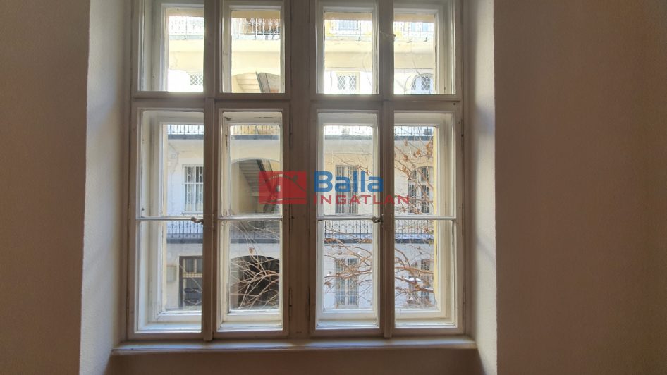 VI. Kerület (Nagykörúton belül) - ANDRÁSSY ÚT mellett:  71 m&sup2;-es társasházi lakás   (89'900'000 ,- Ft)