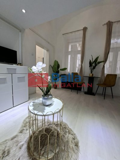 Eladó 22 m²-estársasházi lakás VI. Kerület (Nagykörúton belül) , Hajós utca: 49'900'000 Ft