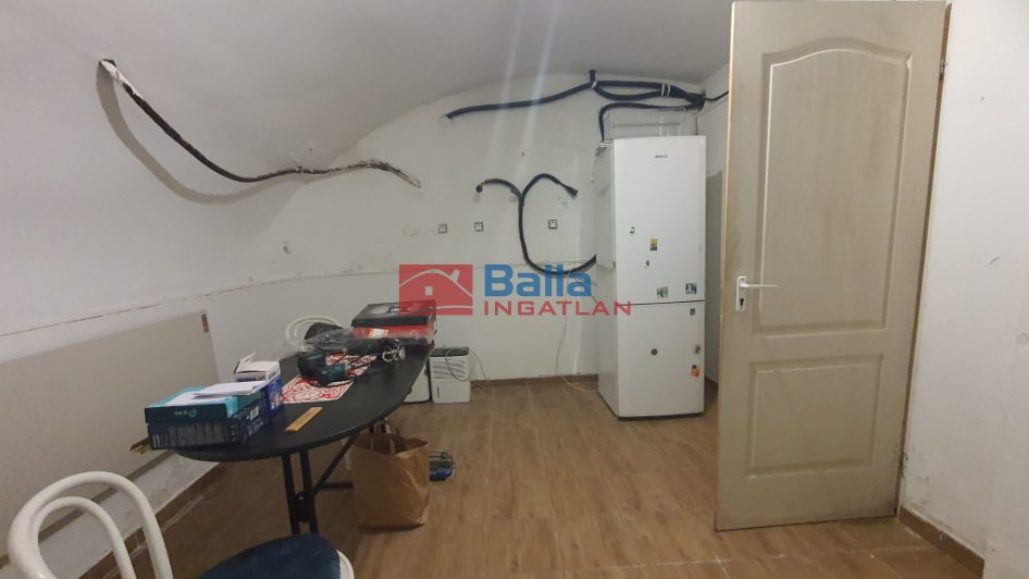 Eladó 68 m²-esüzlethelyiség utcai bejárattal VII. Kerület (Középső-Erzsébetváros) , BARCSAY utca: 35'000'000 Ft