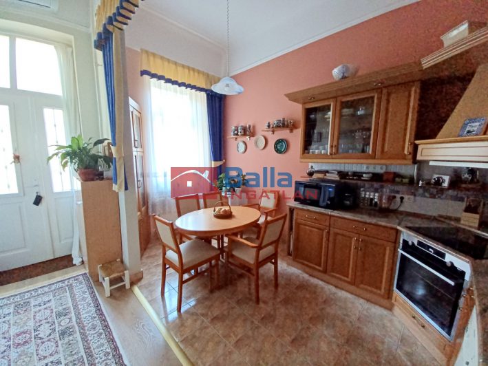 VII. Kerület (Ligetváros) - Kertre néző, Városligetnél Dembinszky utca:  82 m&sup2;-es társasházi lakás   (113'900'000 ,- Ft)