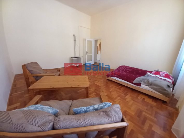 VII. Kerület (Nagykörúton belül) - Nyár utca:  50 m&sup2;-es társasházi lakás   (200'000 ,- Ft)