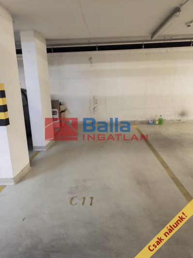 Eladó 12 m²-esteremgarázs hely VIII. Kerület (Corvin negyed) , Nagytemplom utca: 9'200'000 Ft