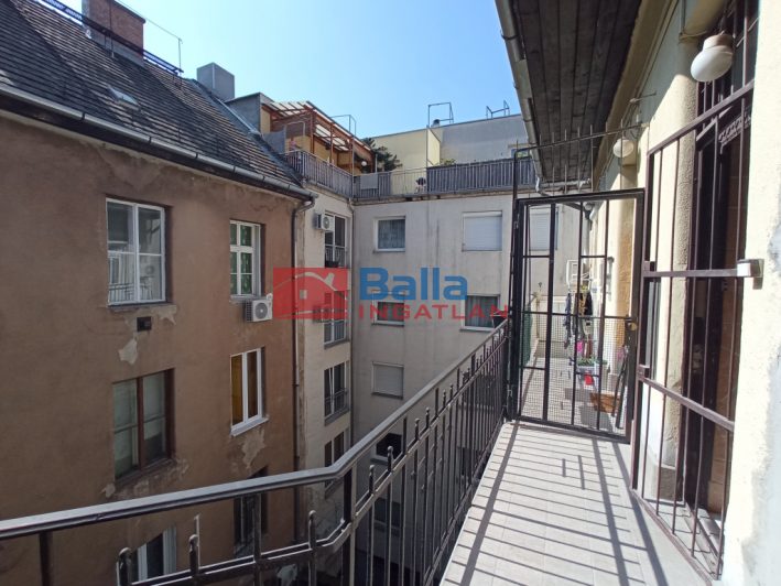 VIII. Kerület (II. János Pál pápa tér és környéke) - Magdolna negyedben:  27 m&sup2;-es társasházi lakás   (40'500'000 ,- Ft)