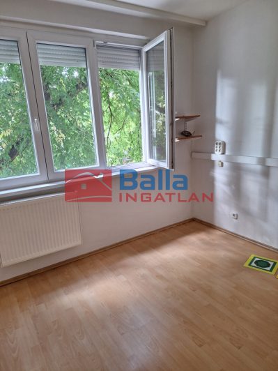 X. Kerület (Kőbánya) - Hungária krt környékén:  72 m&sup2;-es társasházi lakás   (72'500'000 ,- Ft)