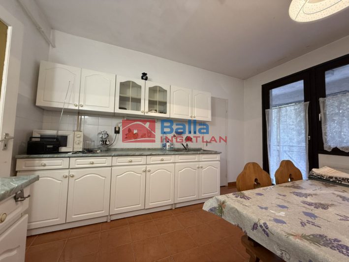 XI. Kerület (Kelenföld) - Solt utca:  109 m&sup2;-es társasházi lakás   (500'000 ,- Ft)