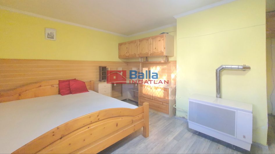 XI. Kerület (Lágymányos) - SÁRBOGÁRDI utca:  32 m&sup2;-es társasházi lakás   (35'900'000 ,- Ft)