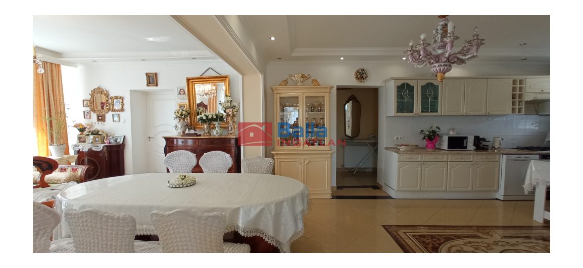 Eladó 195 m²-escsaládi ház XIX. Kerület (Kertváros) , Kispest- kertvárosban: 130'000'000 Ft