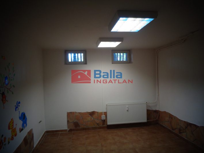 XIX. Kerület (Központ) - Kosárfonó utca:  60 m&sup2;-es üzlethelyiség utcai bejárattal   (220'000 ,- Ft)