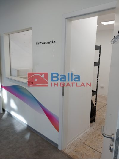 XIX. Kerület (Központ) - Kossuth Lajos utca:  6 m&sup2;-es üzlet üzletházban   (140'000 ,- Ft)