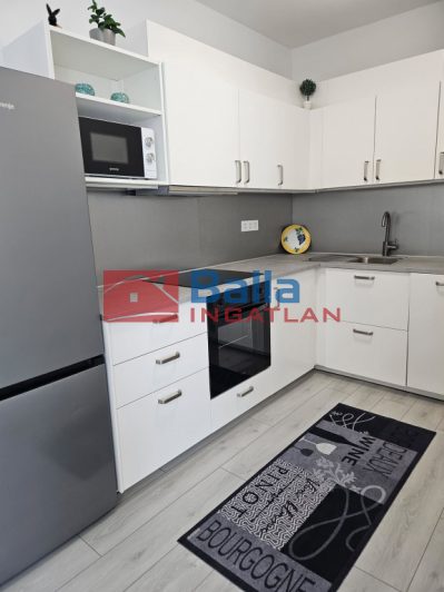 Kiadó 50 m²-estársasházi lakás XIX. Kerület (Központ) , Vak Bottyán út: 330'000 Ft