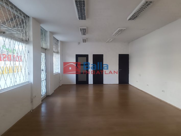 Eladó 73 m²-esüzlethelyiség utcai bejárattal XIX. Kerület (Lakótelep) , Csokonai pavilonsor: 14'900'000 Ft