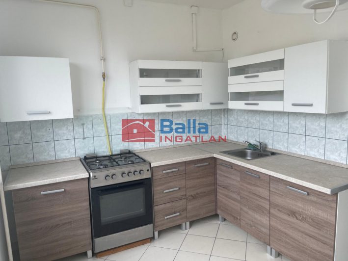 Kiadó 59 m²-estársasházi lakás XIX. Kerület (Lakótelep) , Kisfaludy utca: 300'000 Ft