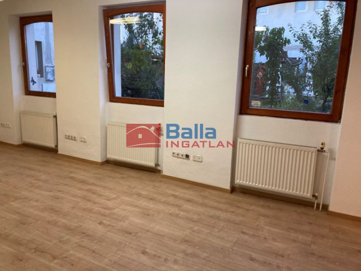 XV. Kerület (Rákospalota) - Rákospalota utca:  66 m&sup2;-es házrész   (62'000'000 ,- Ft)