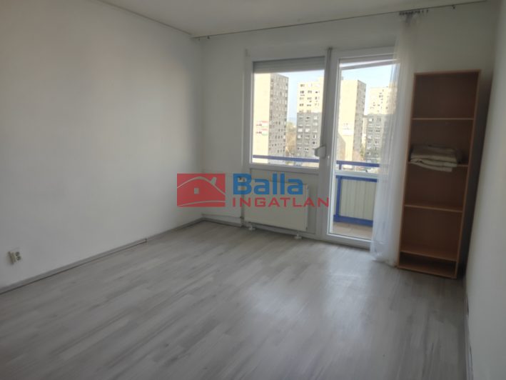 XV. Kerület (Újpalota) - Nyírpalota út:  35 m&sup2;-es társasházi lakás   (190'000 ,- Ft)