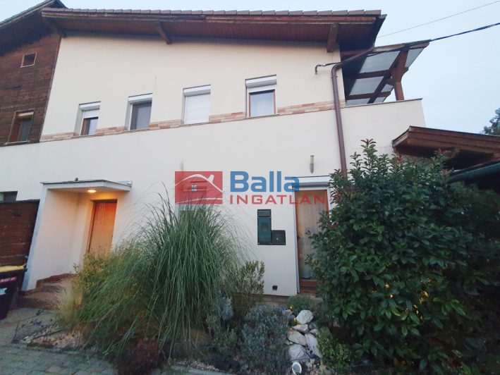 Eladó 117 m²-esikerház XVII. Kerület (Rákoscsaba Újtelep) , Naplás út közeli csendes utca: 126'500'000 Ft