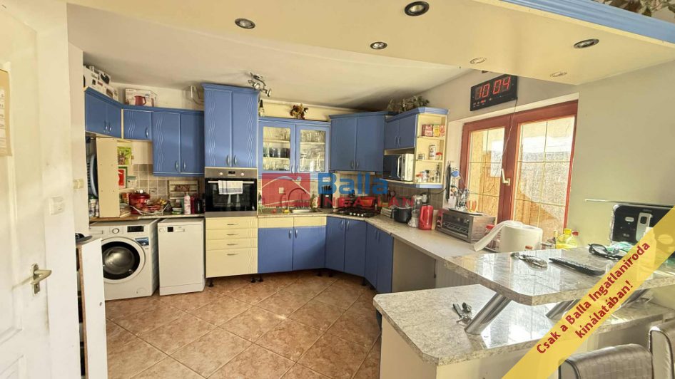 XVII. Kerület (Rákoshegy) - Erdőkövesd u környéki utca:  84 m&sup2;-es ikerház   (74'800'000 ,- Ft)