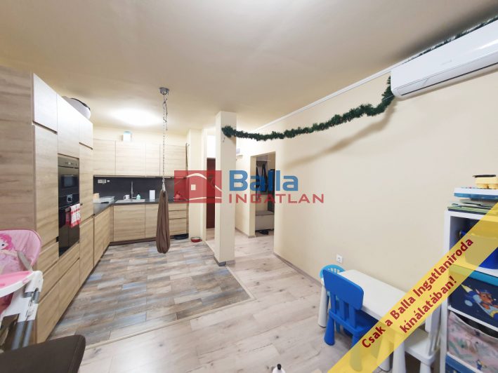 XVII. Kerület (Rákoskeresztúr) - Pesti úti lakótelep:  63 m&sup2;-es társasházi lakás   (74'900'000 ,- Ft)