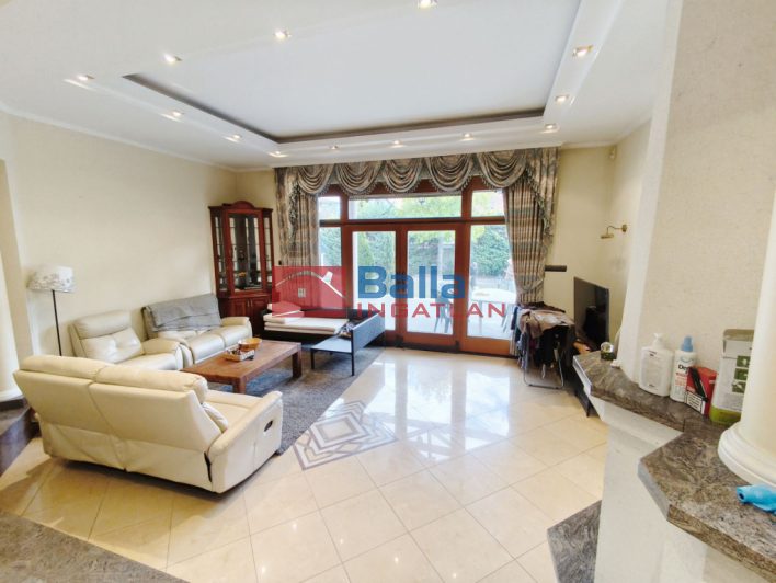 XVII. Kerület (Rákoskeresztúr) - Rákoskeresztúr:  360 m&sup2;-es családi ház   (425'000'000 ,- Ft)