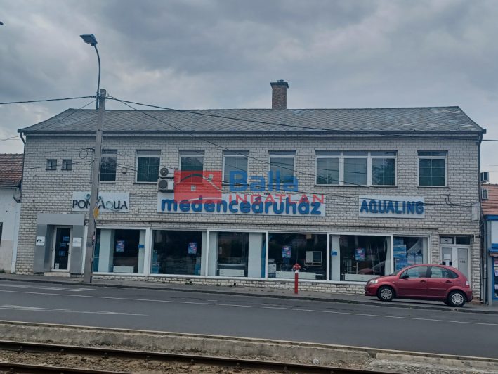 XVIII. Kerület (Pestszentlőrinc) - Üllői út:  450 m&sup2;-es üzlethelyiség utcai bejárattal   (350'000'000 ,- Ft)