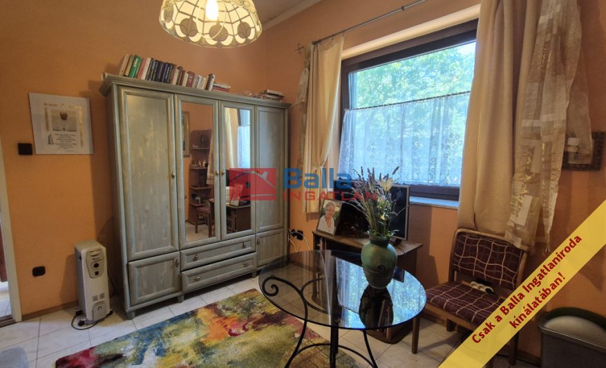 XVIII. Kerület (Szemeretelep) - Honvéd utca mellékutcája:  218 m&sup2;-es ikerház   (183'000'000 ,- Ft)