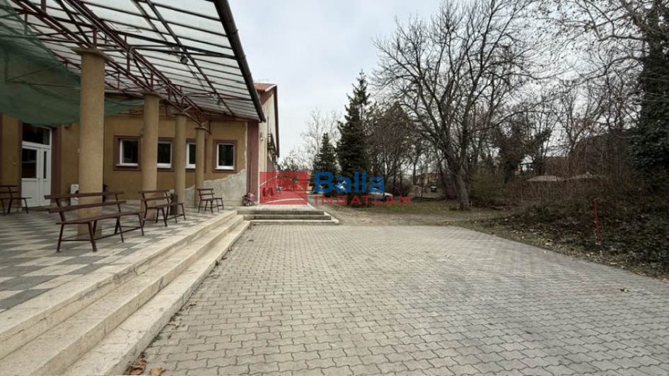 XXI. Kerület (Királyerdő) - Csepel főútján lévő út:  1100 m&sup2;-es üzlethelyiség utcai bejárattal   (359'000'000 ,- Ft)