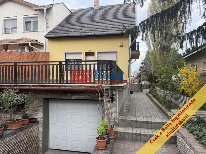 XXI. Kerület (Királyerdő) - Királyerdő csendes utcája:  99 m&sup2;-es ikerház   (31'900'000 ,- Ft)