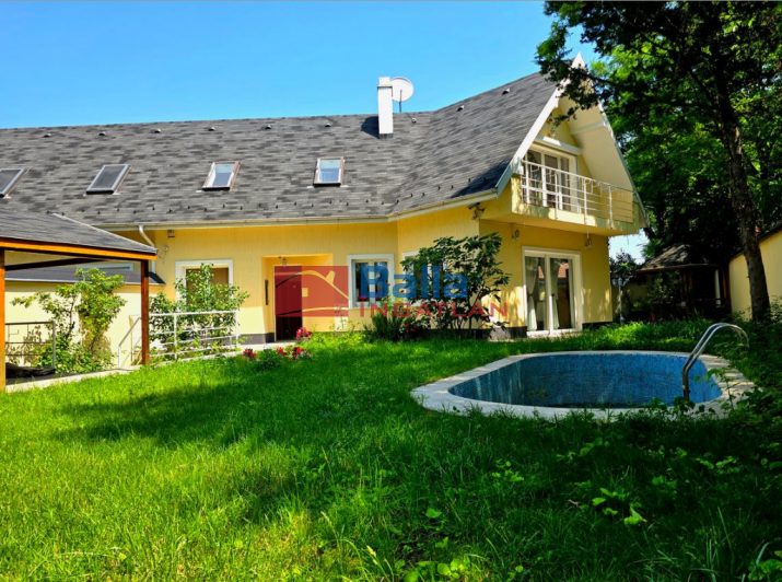 Eladó 192 m²-escsaládi ház XXI. Kerület (Királyerdő) , Királyerdő út közeli utca: 149'900'000 Ft