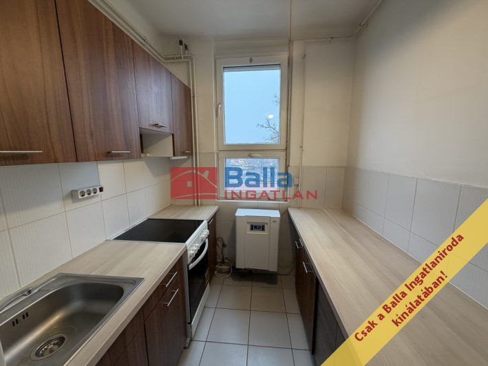 XXI. Kerület (Szent László lakótelep) - Szent László utca:  52 m&sup2;-es társasházi lakás   (54'900'000 ,- Ft)