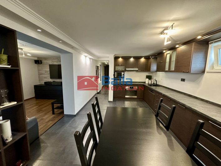 Eladó 195 m²-escsaládi ház Bugyi, Vállalkozás és Otthon: 180'000'000 Ft