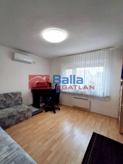 Eladó 95 m²-escsaládi ház Dinnyés, Központi utca: 93'000'000 Ft