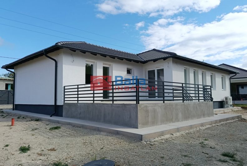 Eladó 186 m²-escsaládi ház Érd (Dombosváros) , Bihari utca környékén: 154'500'000 Ft