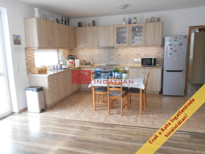 Eladó 100 m²-escsaládi ház Érd (Dombosváros) , Szovátai út környékén: 109'900'000 Ft