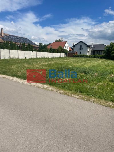 Eladó 665 m²-estelek Gárdony, Központi utca: 35'900'000 Ft